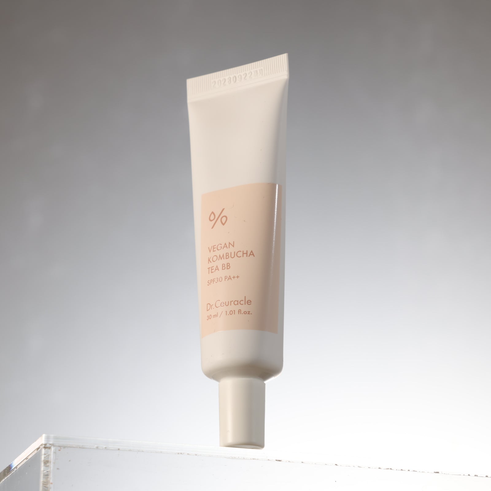 DR.CEURACLE VEGAN KOMBUCHA TEA BB SPF30+ PA++ 30ml